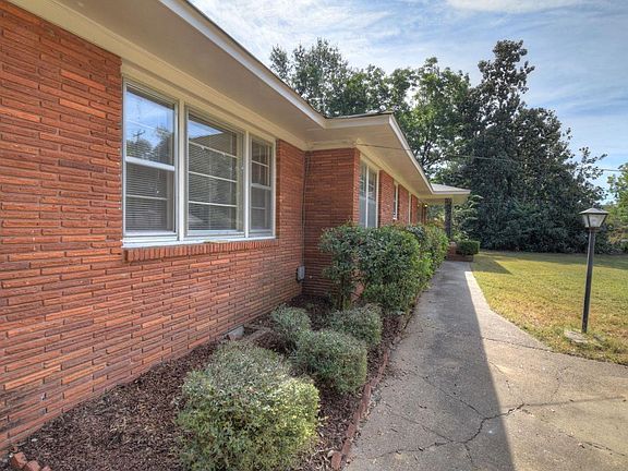 3rd image of 2750 Bragg Ln