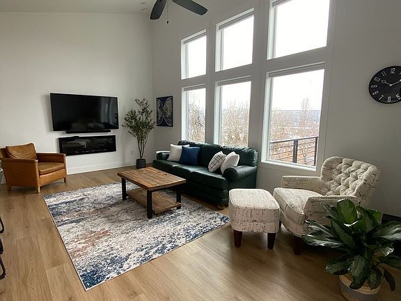 4th image of 2777 Debord Dr