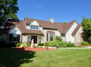 18970 Brookridge Dr, Brookfield, WI 53045