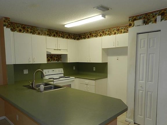 2nd image of 830 Summit Lake Dr