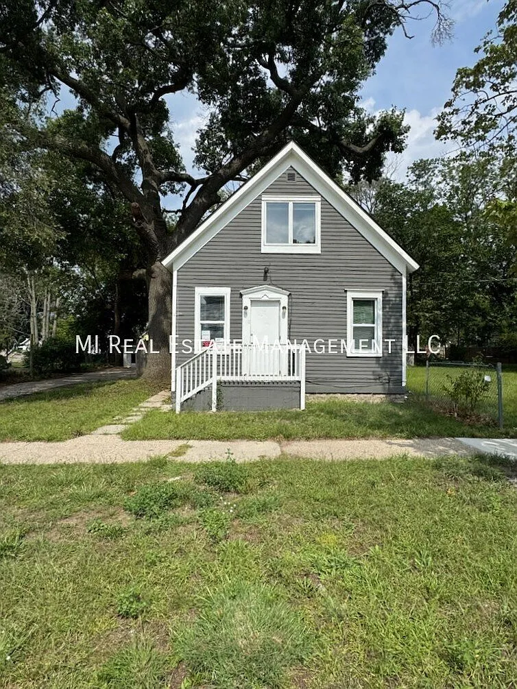4 bed, 1.0 bath, 1400 sqft, $1,600 — Photo 1