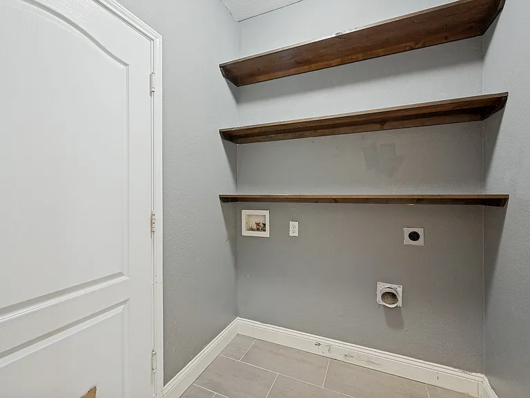 4849 Gloucester Dr — Photo 23