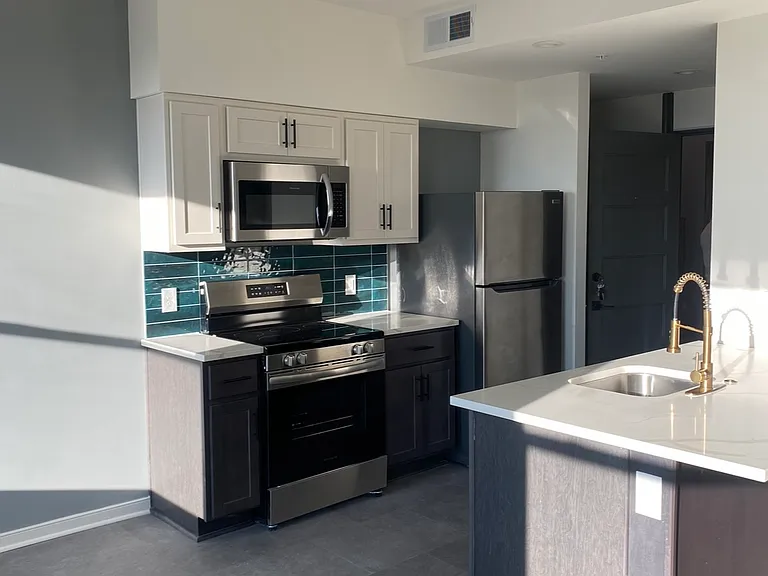 505 Washington St #7B — Photo 3
