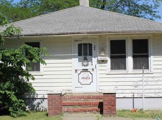 110 S Washington Ave, Madison, SD 57042