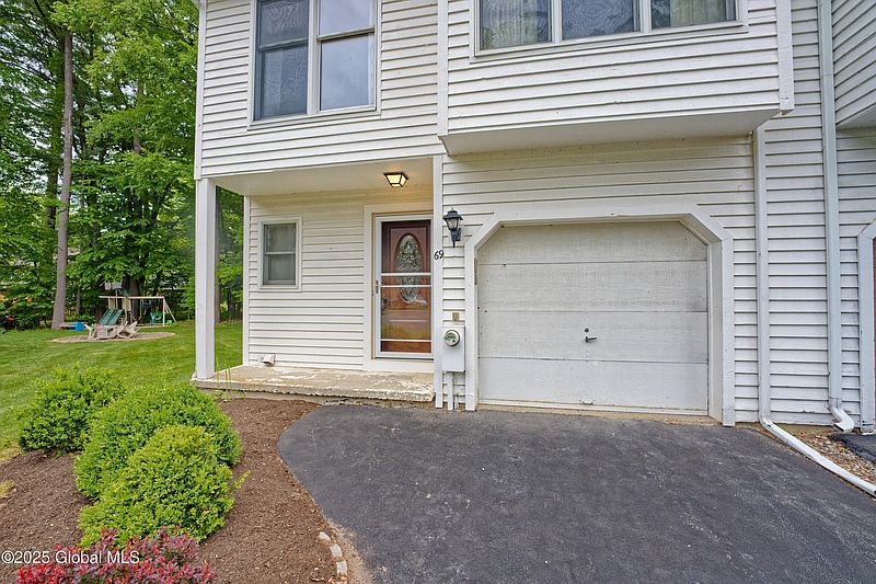 3rd image of 69 Brenden Court