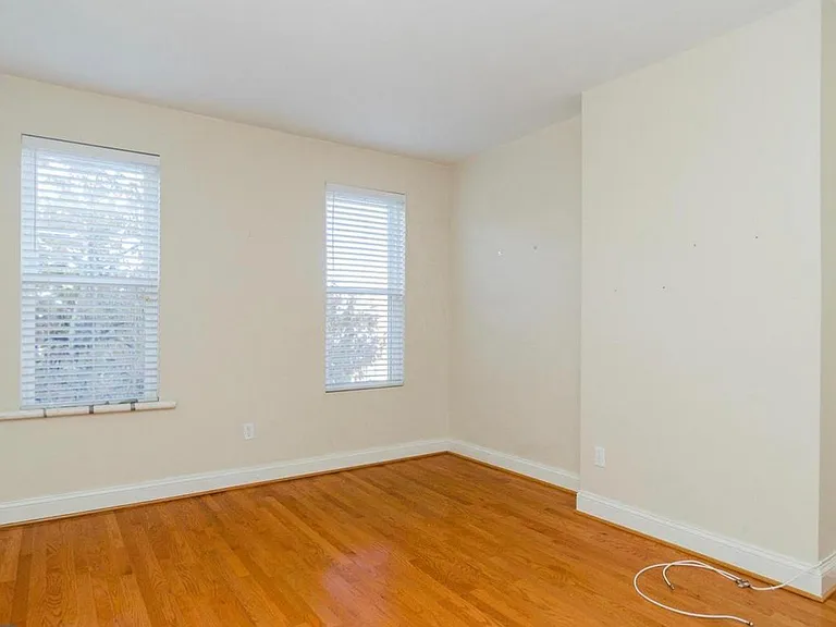 2127 E Fairmount Ave — Photo 10