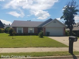 4465 W Cheyenne Dr, Fayetteville, AR 72704