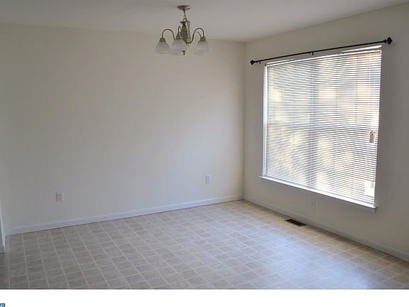 3rd image of 11 Ward St