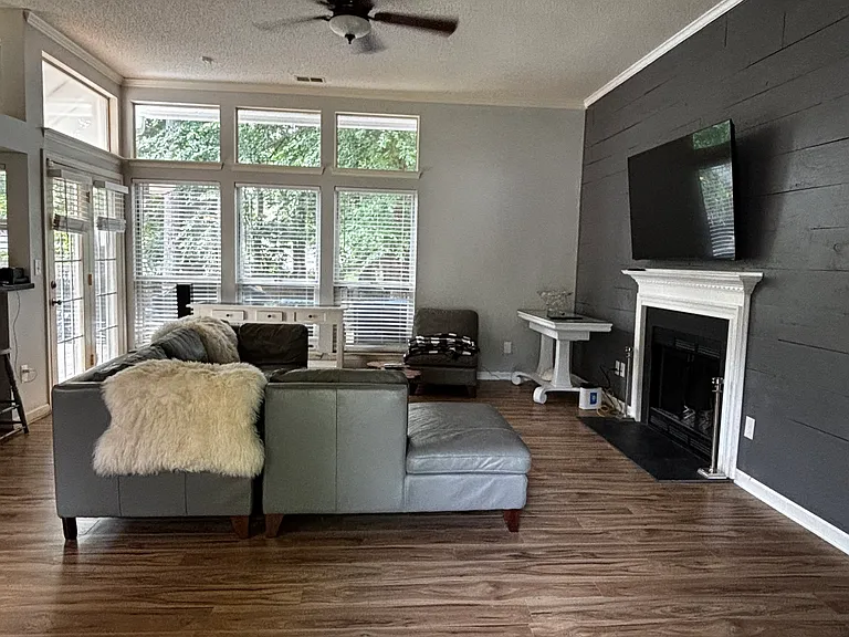 3831 Armitage Dr — Photo 10