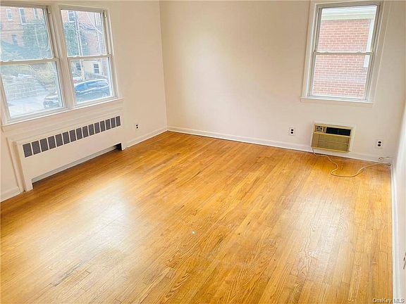 4th image of 77 Gordon St Floor 2