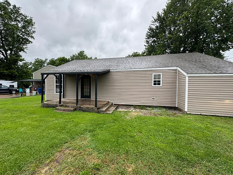 123 S Main Ave — Photo 1