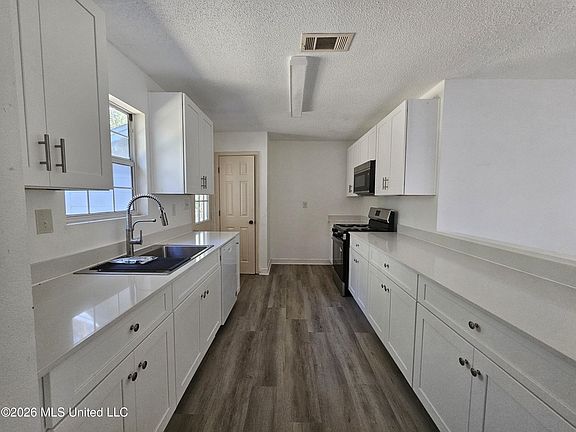 3rd image of 6141 Church Rd