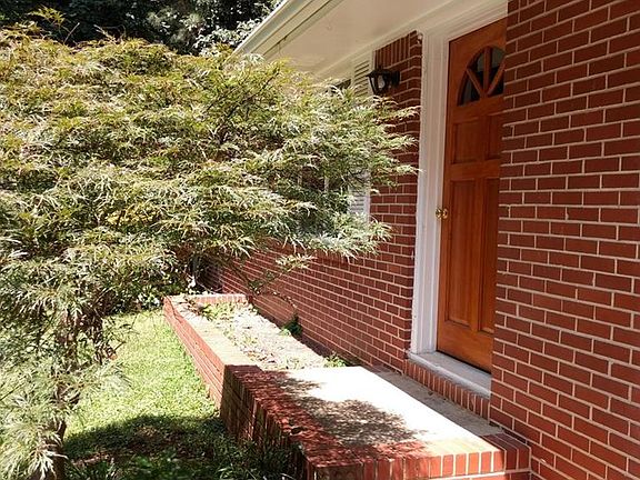 5th image of 511 Meadowbrook Dr