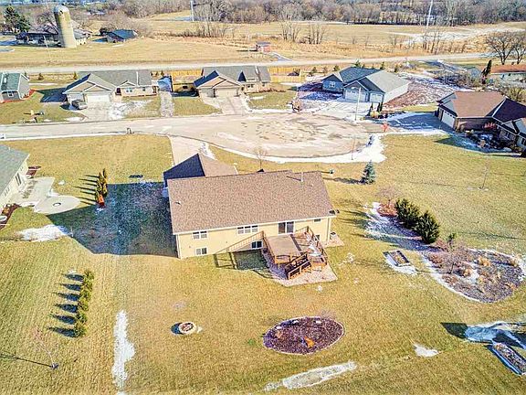 2nd image of 936 Trailside Ct