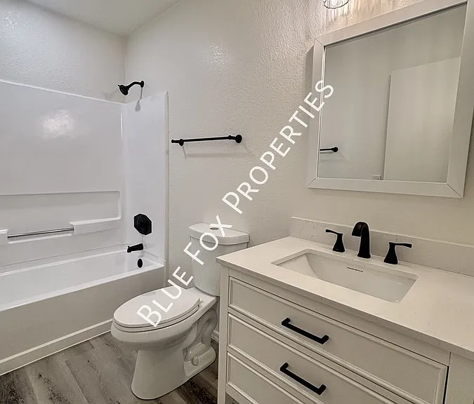 5369 S Waterloo Ln — Photo 14