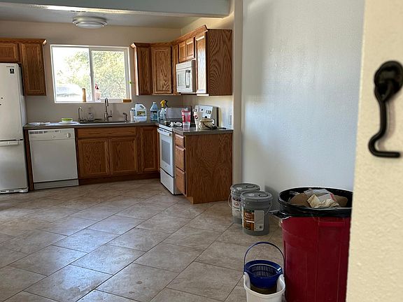 2nd image of 5918 S Vista Dr