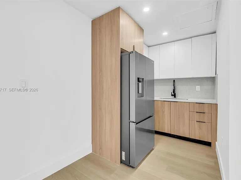 1611 NE 50th Ct #5 — Photo 8