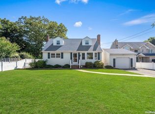 161 Patchogue Holbrook Rd, Holbrook, NY 11741