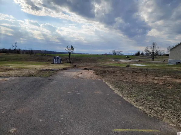 102 Meadowbrook Dr, Princeton, KY 42445