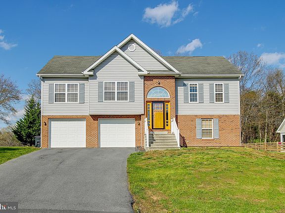 2nd image of 106 Lusitano Ln
