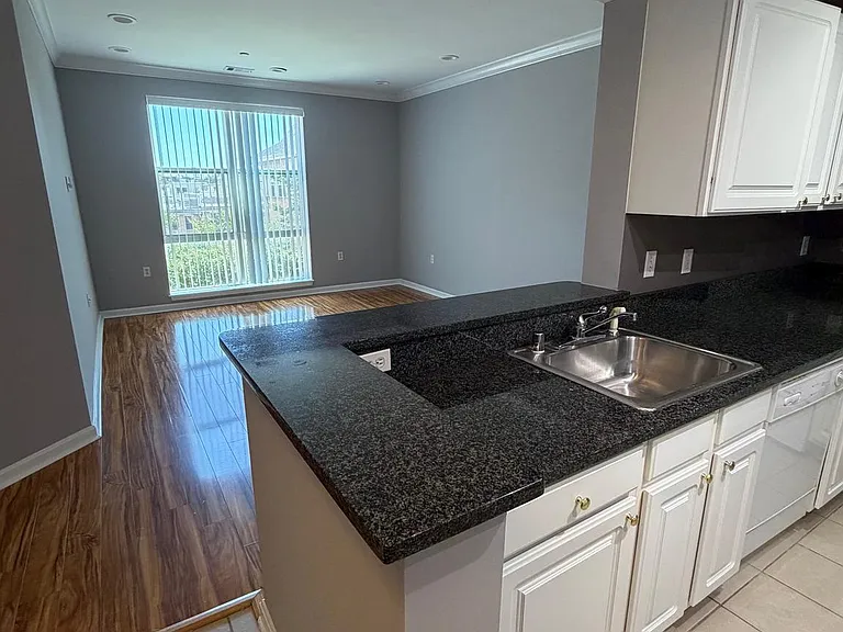 23 Pierside Dr #428 — Photo 4