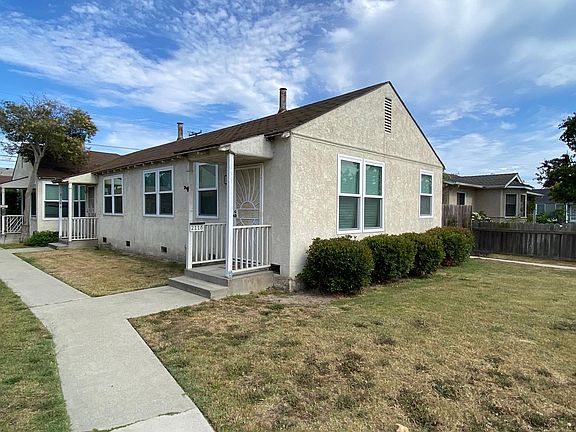 3rd image of 2118 Cabrillo Ave APT A
