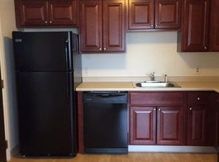 196 River Rd APT 3A, Manchester, NH 03104