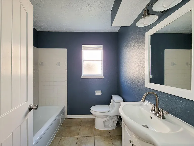 409 S Travis St — Photo 28