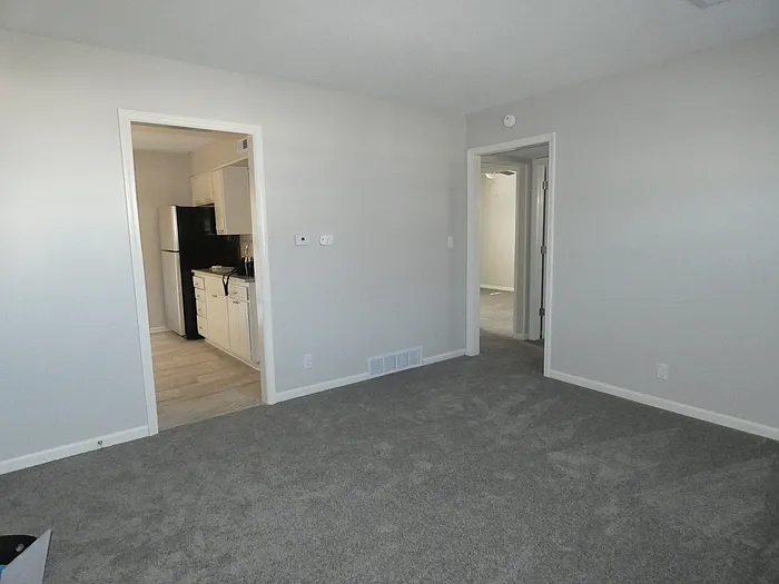211 W 2nd St #3 — Photo 5