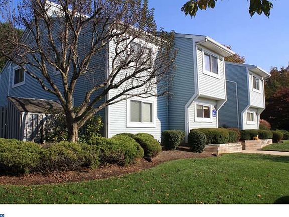 2nd image of 52 Hillcroft Way
