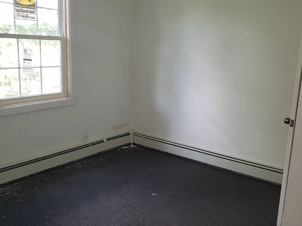 1st image of 47 Stanley Ave Floor 1