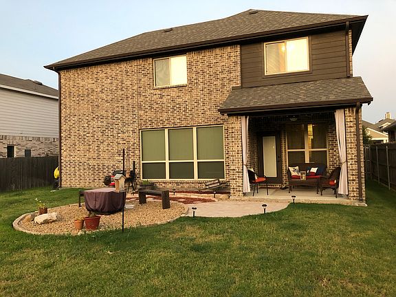 5th image of 912 Foxglove Dr