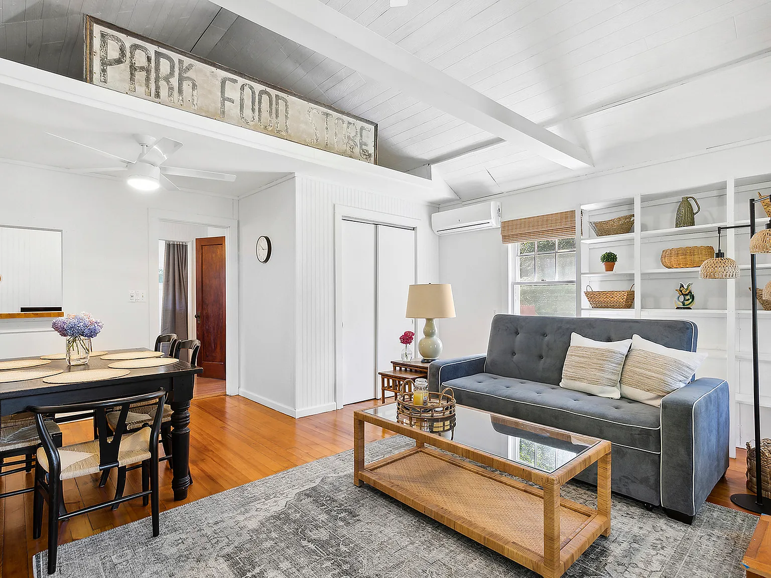 Reeves Park Beach Cottage: Newly Renovated Gem — Photo 3