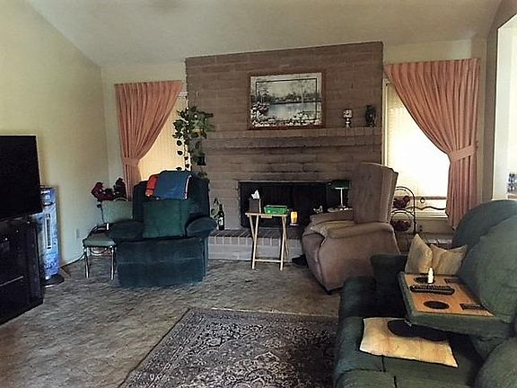 3rd image of 17766 Bedford Dr