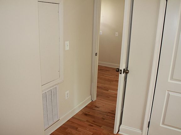 5th image of 124 E Trenton St #203
