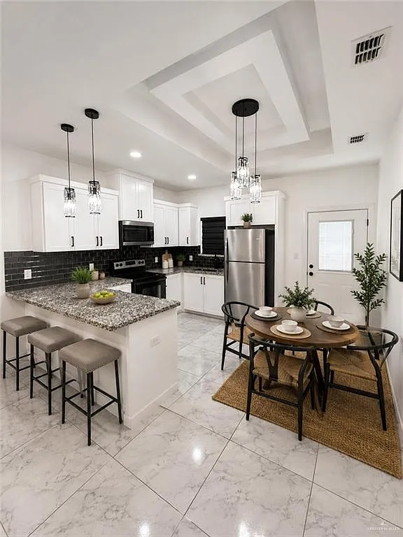 3 bed, 2.0 bath, 4116 sqft, $1,220 — Photo 3