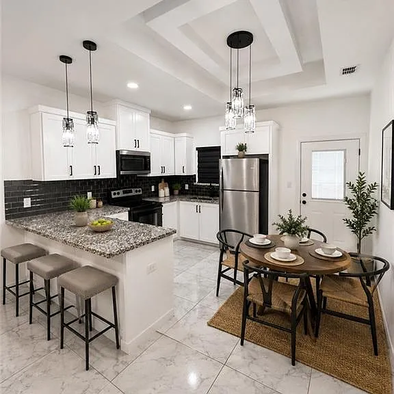 912 N Woodson Ave #4 — Photo 3