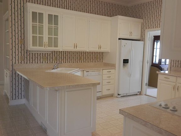5th image of 170 Twin Lakes Dr