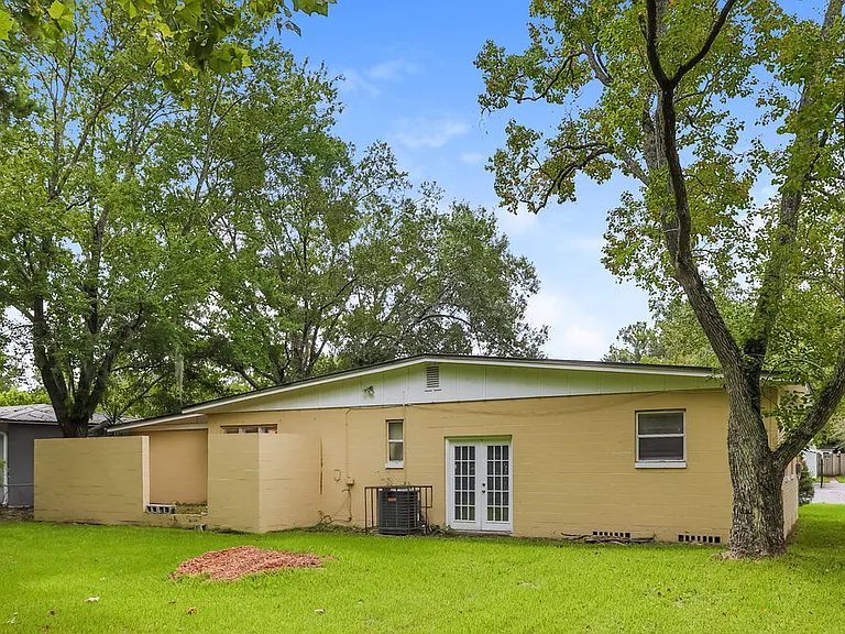 6511 Burgundy Rd S — Photo 19