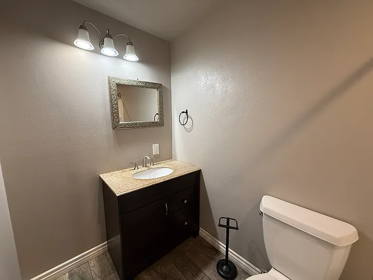 300 Amherst Pl — Photo 15