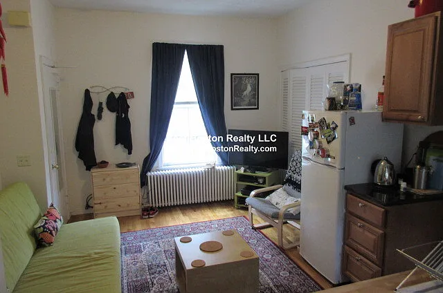 13 Pleasant St #1R — Photo 1