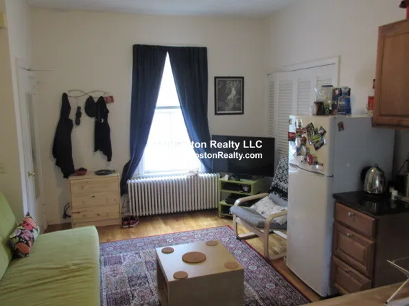 13 Pleasant St #1R, Cambridge, MA 02139