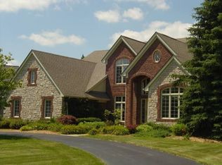 2939 Dana Pointe Dr, Pinckney, MI