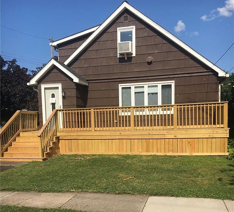 1st image of 63 Tuxedo Pl