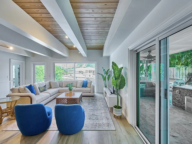 100 Neptune Dr — Photo 31