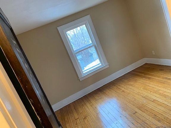 3rd image of 121 Temple Pl