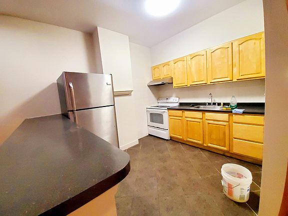 4th image of 220 N 13th St Floor 2