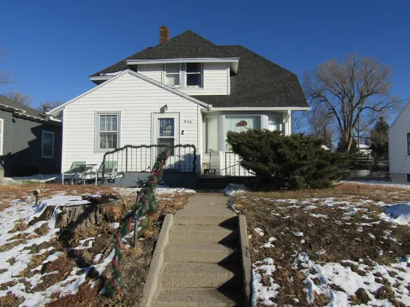 916 4th St, Crawford, NE 69339