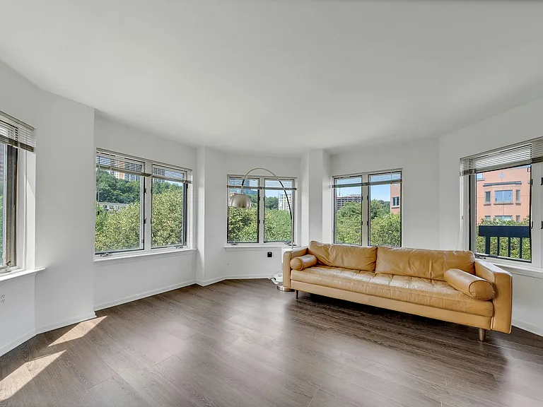 418 Chase Ct — Photo 6