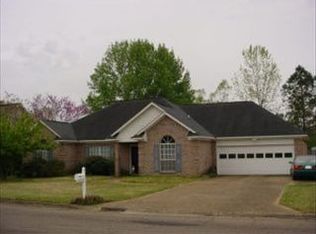 701 Shadowood Ln, Starkville, MS 39759
